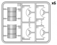 German Soldiers with Fuel Drums - 1/35