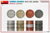 German Soldiers with Fuel Drums - 1/35