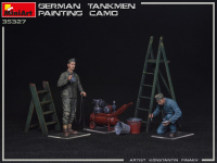 German Tankmen painting camo - 1/35