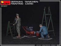 German Tankmen painting camo - 1/35