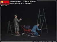 German Tankmen painting camo - 1/35