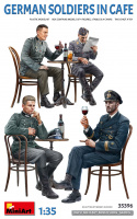 German Soldiers in Cafe - 1/35