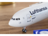 Airbus A-330-300 - Lufthansa New Livery - 1:144