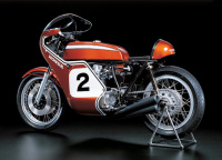 Honda CB750 Racing - Collectors Club Special / Masterwork Collection - Vorgefertigtes Premium Modell - 1:6