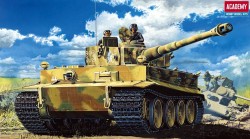 Tiger I Ausf. E frühe Produktion mit Inneneinrichtung - 1:35