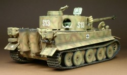 Tiger I Ausf. E frühe Produktion mit Inneneinrichtung - 1:35