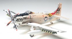 Douglas A-1H Skyraider U.S. Navy - 1/48