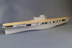 Holzdeck für 1:350 USS Yorktown CV-5 - Merit 65301 - 1:350